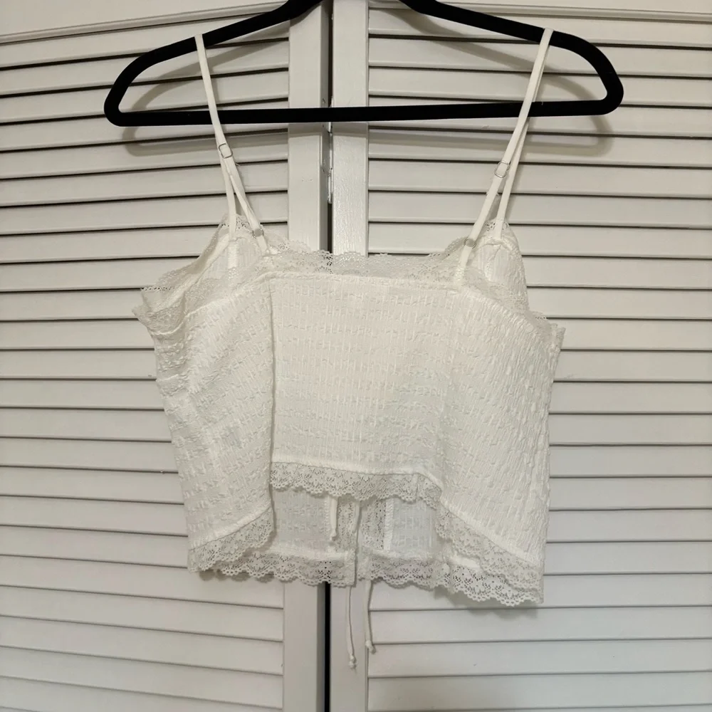 Chic White Lace-Up Crop Top - Picture 3 of 3